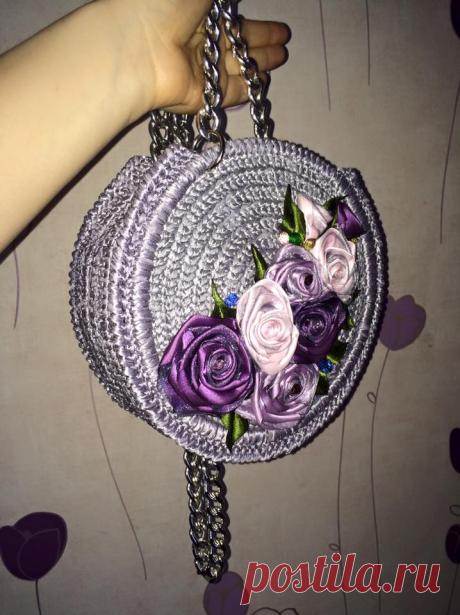(4) Facebook
