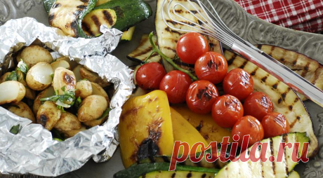 Овощи на гриле - секреты приготовления овощей на мангале и углях В этой статье мы собрали все про то, как готовить овощи на гриле на мангале на углях : какие овощи можно приготовить на гриле, как их замариновать и как жарить правильно. 