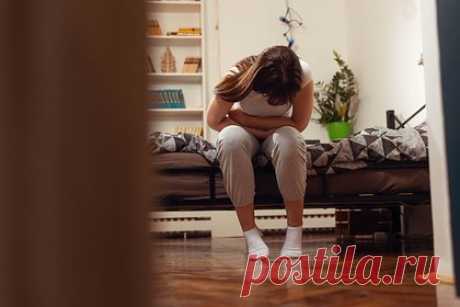 Россиян предупредили о риске при лечения цистита народными методами. Врач-уролог высшей квалификационной категории Андрей Смерницкий предупредил, что лечение цистита в острой стадии народными методами может закончиться осложнениями. Он также призвал отказаться от спринцеваний «лекарственных средств» в полость мочевого пузыря, так как это способствует распространению инфекции.