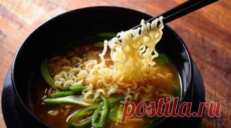 Врач Неронов посоветовал есть лапшу быстрого приготовления не чаще раза в месяц. Врач-гастроэнтеролог, кандидат медицинских наук Владимир Неронов рекомендовал употреблять лапшу быстрого приготовления не чаще раза в месяц. Читать далее