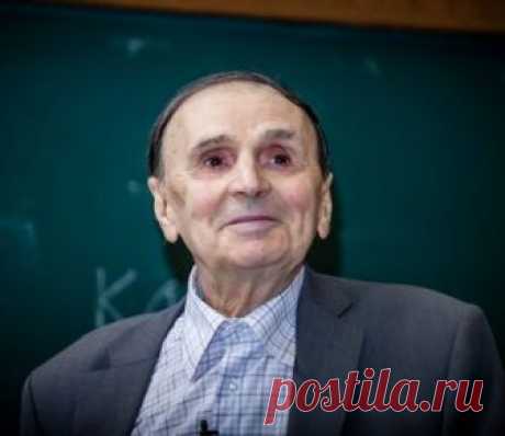 Андрей Анатольевич Зализняк (29 апреля 1935 — 24 декабря 2017)

«Истина существует, и целью науки является ее поиск» Зализняк А.А.

Мне хотелось бы высказаться в защиту двух простейших идей, которые прежде считались очевидными и даже просто банальными, а теперь звучат очень не модно:
Показать полностью…