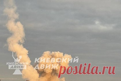 В сети появились кадры пролетающих над Киевом российских крылатых ракет. В сети появились кадры предполагаемого удара российскими крылатыми ракетами по украинскому зенитно-ракетному комплексу в Киеве. Видео и фотографии, снятые очевидцами и опубликованные украинскими средствами массовой информации, разместил Telegram-канал «Военный осведомитель».