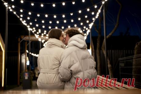 Крыша и кладбище. Московские мужчины назвали любимые места для свиданий. Куда в Москве сходить на свидание в День влюбленных? ГУМ, парк им. Горького, Воробьевы горы давно приелись. Основываясь на результатах опроса московских мужчин, aif.ru собрал самые необычные места для романтических встреч.