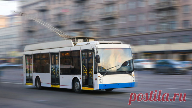 Россиянка провалилась в люк в полу троллейбуса и получила серьезные травмы. Жительница Владимира получила травмы, провалившись в люк в полу троллейбуса во время движения. О произошедшем рассказали в социальных сетях очевидцы. По словам свидетелей инцидента, жительница Владимира ехала в троллейбусе на работу. ...