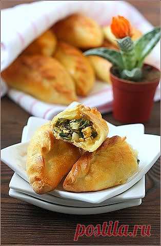 Пирожки с яйцами и зеленым луком