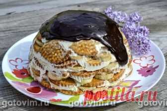 Торт из печенья без выпечки с бананом и сметаной. Рецепт с фото Чтобы приготовить вкуснейший торт не обязательно полдня провести на кухне у жаркой духовки, выпекая коржи и взбивая крем. Рецепт торта без выпечки особенно актуален в летнюю жару или когда нужно быстро, без особых затрат приготовить десерт. Для торта подойдет практически любое печенье, но предпочтение лучше отдать сладким крекерам или затяжному печенью типа «Мария». Бананы лучше взять средней спелости, а сметану жирностью 15%.


