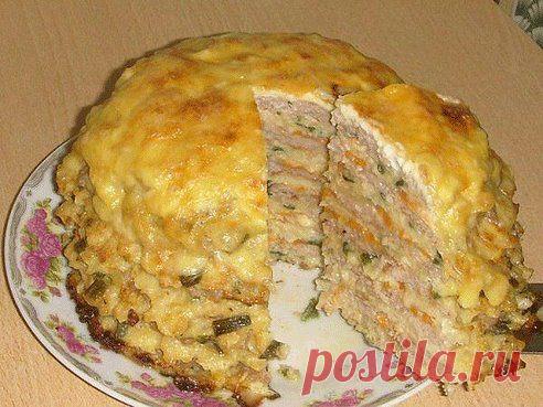 Капуста-300 гр.
зел. лук.
яйца-2 шт.
мука-3 стол.ложки.
соль,
перец.
сыр,
майонез
Фарш(сырой)-300 гр.
соль.
перец.
чеснок.
морковь.
лук.

Мелко  капусту,проварить в воде,воду слить,капусту остудить). Из капусты, зеленого лука,яиц, муки, соли и перца замесить тесто,испечь блинчики.
Фарш+соль,перец,чеснок.
Морковь с лучком обжарить.
Каждый  блинчик смазываем фаршем, морковь с луком,немного тёртого сыра,блинчик.Сверху смазываем майонезом,посыпаем сыром и запекаем  30 мин