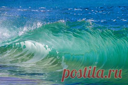 Объяснено появление воды на Земле. Ученые из Ливерморской национальной лаборатории имени Лоуренса в США выяснили, откуда на Земле образовалась вода. По мнению исследователей, Земля либо изначально образовалась вместе с H2O, либо жидкие элементы были занесены сюда после столкновения с огромными космическими объектами.