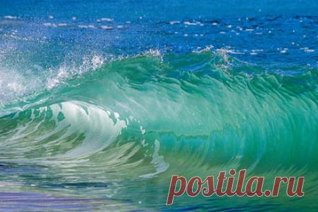 Объяснено появление воды на Земле. Ученые из Ливерморской национальной лаборатории имени Лоуренса в США выяснили, откуда на Земле образовалась вода. По мнению исследователей, Земля либо изначально образовалась вместе с H2O, либо жидкие элементы были занесены сюда после столкновения с огромными космическими объектами.