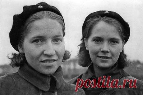 Женщины на войне: правда, о которой не принято говорить. «Доченька, я тебе собрала узелок. Уходи… Уходи… У тебя еще две младших сестры растут. Кто их замуж возьмет? Все знают, что ты четыре года была на фронте, с мужчинами…». Правда про женщин на войне, о которой не писали в газетах… Воспоминания женщин-ветеранов из книги Светланы Алексиевич: «Один раз ночью разведку боем на участке нашего полка вела целая рота. К рассвету она отошла, а с нейтральной полосы послышался стон. Остался раненый.…