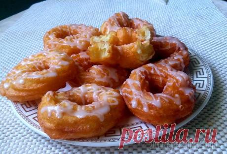 Вкуснятина к чаю за 20 минут Рецепт 3 яйца 250 мл воды 2 ст.л сахара 0.5 с.л соли 100 г сливочного масла 1-2 белкаПомадка 1,5 стакана сахарной пудры 5 ст.л молока 1 ст.л жидкого меда В воду добавить сахар ,соль, соивочное мас...