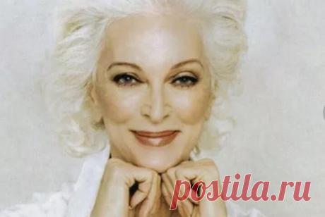 Восемь полезных советов красоты от бабушки
1. Кожа станет шелковистой
Эта процедура разглаживает кожу и устраняет морщины.
Итак, намыльте обильно руки простым мылом, выдавите немного зубной пасты, перемешайте ее с мыльной пеной и нанесите смесь на лицо, шею, область декольте и руки.
Держите, пока не подсохнет и не «заколет». После этого смойте холодной водой.
Сразу же почувствуете, какой шелковистой станет ваша кожа. А тело после ванны надо ополаскивать водой с яблочным ук...