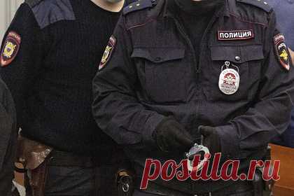 В Кабардино-Балкарии задержан готовивший нападение на школу подросток. В Кабардино-Балкарии задержан 16-летний подросток, готовивший нападение на одну из школ города Баксан. Юноша изучал материалы по изготовлению взрывных устройств, схему здания, точки расположения камер видеонаблюдения. Силовики получили информацию о возможном нападении в рамках оперативной работы.