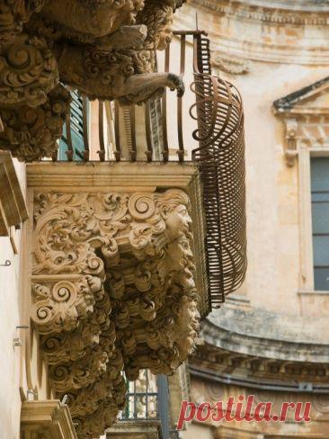 Найдено на сайте art.com.