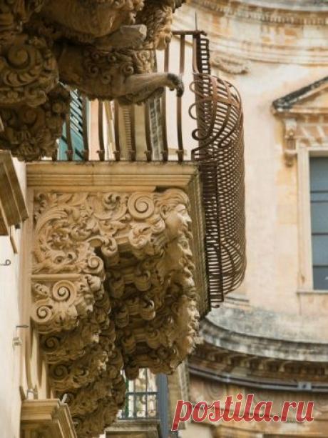 Найдено на сайте art.com.