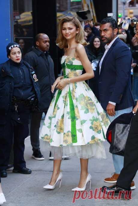 Молодая актриса Зендая произвела яркое впечатление на публику своим шикарным нарядом от дизайнера Erdem