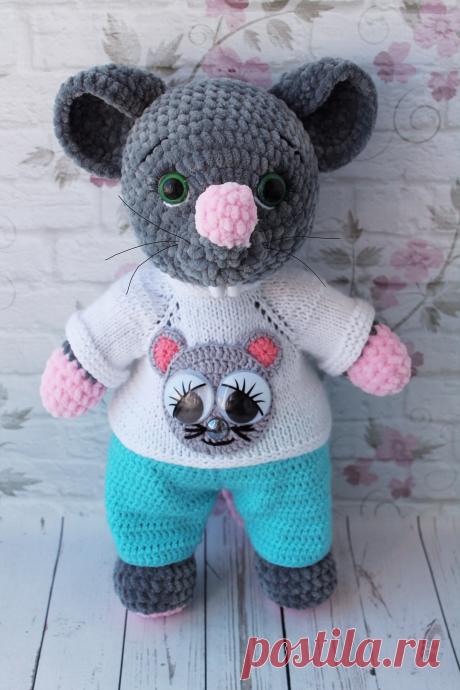 PDF Мышонок Дэн крючком. FREE crochet pattern; Аmigurumi doll patterns. Амигуруми схемы и описания на русском. Вязаные игрушки и поделки своими руками #amimore - Мышь, плюшевая мышка, мышонок, крыса, rat rata, rato, ratte, szczur, szczur, mouse, ratón, maus souris, mysz myši. Amigurumi doll pattern free; amigurumi patterns; amigurumi crochet; amigurumi crochet patterns; amigurumi patterns free; amigurumi today.