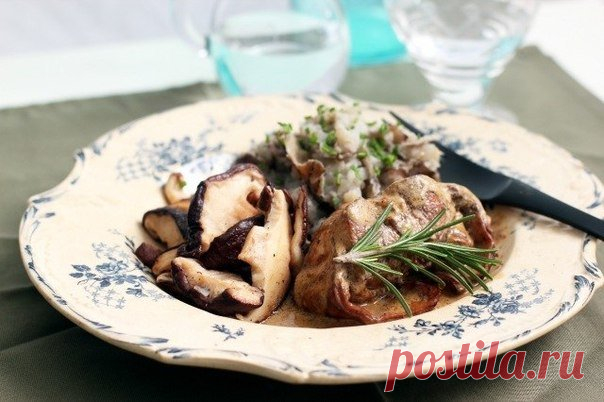 Седло кролика с грибами и пюре из топинамбура