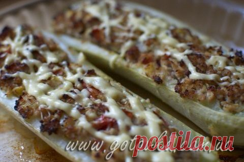 Лодочки из кабачков, запеченные с фаршем