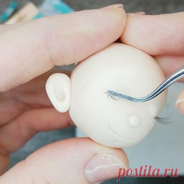 В красном...или синем..., а может в белом🤔...

— думала я, когда придумывала образ Снегурочки. Она же может быть любого цвета: розовый, сиреневый, золотой, а в бирюзовом представьте, как красиво будет😍

и перламутровое такое всё, и с блестками...ммм, Сказка, Волшебствооо!

Друзья, добро пожаловать на мой новый Новогодний мастер-класс в Клубе Фей @fairy.kingdom_diy , который совсем уже опубликован.

Сегодня там феячу я!🧚🏻‍♀ 

Очень буду рада, если оцените такой формат с...