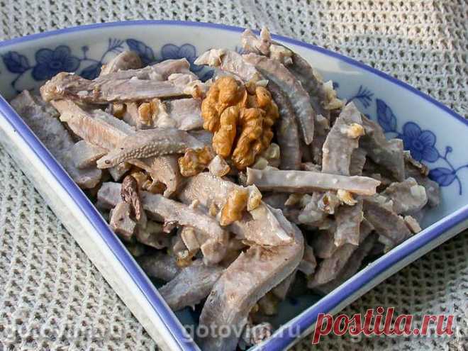 Салат из языка с орехами и чесноком. Рецепт с фото