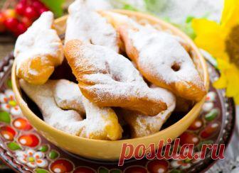 Вергуны: рецепт на кефире и сметане Вергуны © Depositphotos Очень вкусный и просто тающий во рту десерт. Секрет в том, что вергуны на кефире с добавлением сметаны значительно нежнее, чем просто на простокваше или молоке. А потому, если ты хочешь получить пышные вергуны, не пожалей сметанки...