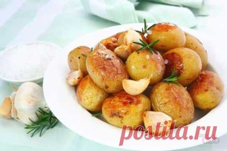 Ароматный картофель, приготовленный в пакете для запекания. Готовим очень вкусное блюдо элементарно просто 


Даже мясо не нужно!









 
Ингредиенты: 
некрупный картофель — 1 кг,чеснок — 2 зубчика,оливковое масло — 2-3 ст.л.,зелень укропа,пряности, соль – по вкусу.
Приготовление: 
Моем хорошенько карто…