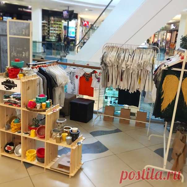 Сегодня мы на выставке Ukrainian Fashion Market в ТЦ Sky Mall ( г. Киев ) , второй этаж , возле магазина Accessorize 7-8 ноября( сегодня и завтра) с 10 до 22:00 . Приходите посмотреть/ примерить / купить футболочки, толстовки, бодики или вазончики от #zacerkovnaya #zacerkovnaya_clothes