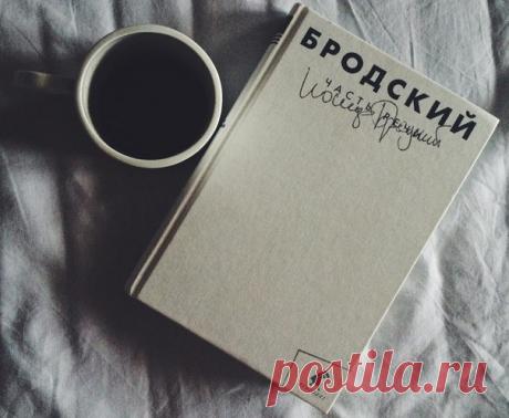 Прощай,  позабудь  и не обессудь.  А письма сожги,  как мост.  Да будет мужественным  твой путь,  да будет он прям  и прост.  Да будет во мгле  для тебя гореть  звездная мишура,  да будет надежда  ладони греть  у твоего костра.  Да будут метели,  снега, дожди  и бешеный рев огня,  да будет удач у тебя впереди  больше, чем у меня.  Да будет могуч и прекрасен бой,  гремящий в твоей груди.  Я счастлив за тех,  которым с тобой,  может быть,  по пути.