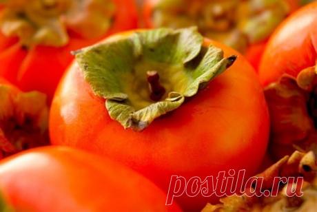 Топ 9 полезных продуктов для щитовидной железы

Чтобы улучшить работу щитовидной железы и защитить ее от гормональных сбоев, регулярно корми щитовидку полезными продуктами, среди которых:

1. Мед, грецкие орехи и лимон 

Помогут хорошенечко расшевелить ленивую щитовидную железу.
Разомни в ступке 3-4 ядра грецких орехов, смешай со столовой ложкой меда и съешь утром натощак. Принимай ежедневно в течении 1-2 недель.
Тщательно вымой 2-3 лимона, натри на мелкой терке вместе с к...