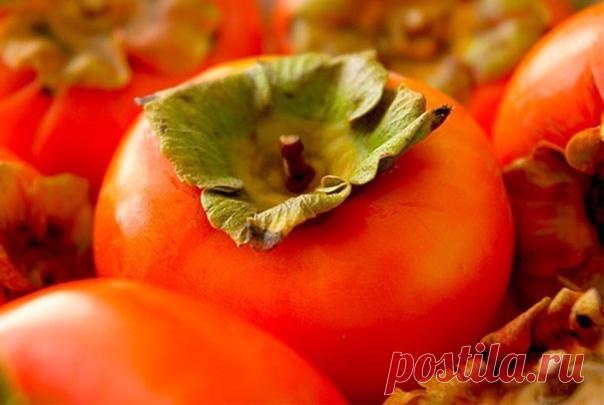 Топ 9 полезных продуктов для щитовидной железы

Чтобы улучшить работу щитовидной железы и защитить ее от гормональных сбоев, регулярно корми щитовидку полезными продуктами, среди которых:

1. Мед, грецкие орехи и лимон 

Помогут хорошенечко расшевелить ленивую щитовидную железу.
Разомни в ступке 3-4 ядра грецких орехов, смешай со столовой ложкой меда и съешь утром натощак. Принимай ежедневно в течении 1-2 недель.
Тщательно вымой 2-3 лимона, натри на мелкой терке вместе с к...