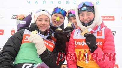 За явным преимуществом: команда Казакевич и сборная Белоруссии выиграли командные гонки на чемпионате России по биатлону. Сборная Свердловской области выиграла женскую командную гонку на чемпионате России по биатлону в Чайковском. Ирина Казакевич, Наталия и Анастасия Шевченко, а также Тамара Дербушева уже после лёжки имели огромное преимущество над преследовательницами и только увеличили его после стойки, допустив всего один промах. У мужчин в этом виде программы не было равных первой сборной…