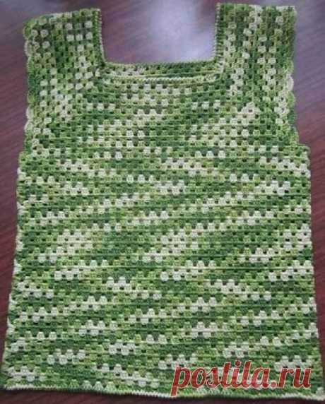 ИДЕЯ ЛЕТНЕЙ МАЕЧКИ
#вязание #рукоделие #крючок
Интересная идея для вязания летней маечки крючком.
Идея проста: нужно связать кокетку по схеме до нужной ширины стороны квадрата (полуобхват груди). Длину начальной цепочки очень легко рассчитать под себя.
Затем сложить пополам и вязать по кругу по двум сторонам квадрата на необходимую длину маечки.
Маечка в оригинале была связана крючком № 1,25 вот такой пряжей.
Проймы готового изделия обвязать ракушками, горловину и нижний к...