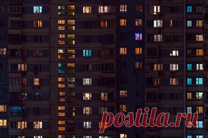 Мигранты рассказали о покупке жилья в России без ипотеки за полтора года. Приобрести в короткие сроки (за полтора года) недвижимость в Москве или Подмосковье, открыть с нуля собственный бизнес у мигрантов получается за счет высокого уровня взаимопомощи внутри общин. Дотаций от государства, которые приезжим дают при оформлении российского гражданства, не всегда хватает.