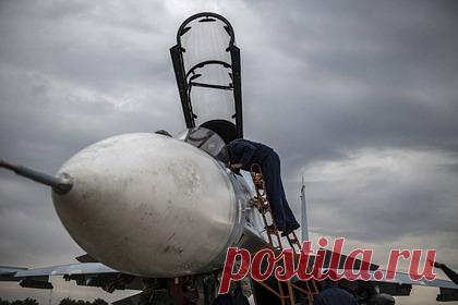 В США прокомментировали заявление Лукашенко о Су-24 с ядерным оружием. Вероятнее всего под носитель ядерного оружия переоборудован белорусский истребитель Су-30СМ, а не тактический фронтовой бомбардировщик Су-24. Таким образом в американском издании The Drive прокомментировали заявление президента Белоруссии Александра Лукашенко о переоборудовании Су-24 под ядерное оружие.