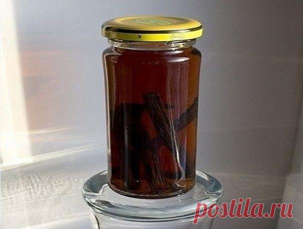 25 КАПЕЛЬ УТРОМ И ВЕЧЕРОМ

Еще с детства у меня постоянные головные боли. Когда проходила медосмотр, врач сказал, что у меня сужение сосудов головного мозга. Выписал таблетки, которые сначала помогли, а потом стало еще хуже.

Зная, что у меня часто болит голова, брат привез лекарство, которое сделал сам по где-то вычитанному рецепту. Когда он мне дал его выпить, боль прошла почти моментально. После этого я начала принимать это лекарство 2 раза в день по 25 капель. Прошло 6...