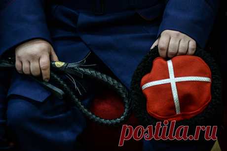 Власти Севастополя привлекут казаков к работе на блокпостах в нерабочие дни. В Севастополе к дежурствам на блокпостах в нерабочие дни привлекут казаков, дружинников и сотрудников МВД. Всего на этой работе будут задействованы около 200 человек. Дополнительные пункты контроля появятся на выезде из села Орлиное, на трассе Ялта — Севастополь (мыс Сарыч), в селе Андреевка и в селе Вишневое.