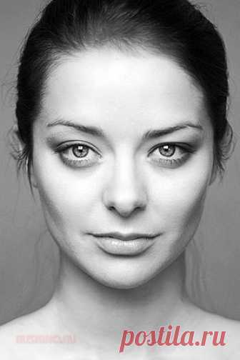 Марина Александрова — биография, фильмография, фотографии актрисы Родилась 29 августа 1982г. в  Кишкунмайше (Венгрия). Окончила музыкальную школу по классу арфы. Занималась в театральной студии при телеканале 