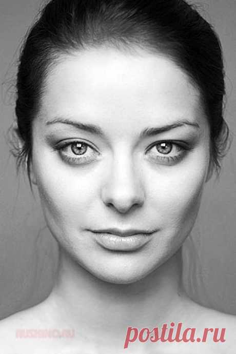 Марина Александрова — биография, фильмография, фотографии актрисы Родилась 29 августа 1982г. в  Кишкунмайше (Венгрия). Окончила музыкальную школу по классу арфы. Занималась в театральной студии при телеканале "Пятый канал" (г. Санкт-Петербург). В 2003г. окончила ТИ им. Б.В. Щукина (курс Р. Овчинникова). С 2006г.  - актриса Театра "Современник". В 2003г. - участница телешоу "Последний герой 3".