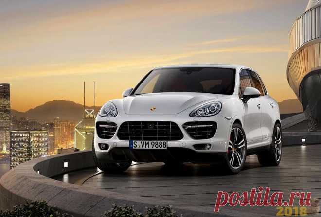 Смотри! Porsche Cayenne 2018 модельного года Побывав в кабине Porsche Cayenne 2018 года у вас не остается никаких сомнений в том, что этот внушительный внедорожник еще больше соответствует невероятном
