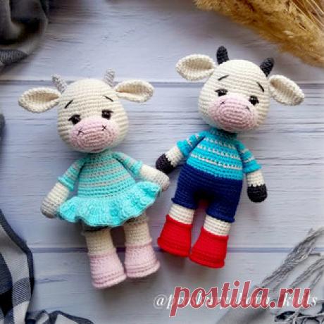 Бычок Ярик и коровка Ариша амигуруми. Схемы и описания для вязания игрушек крючком! Бесплатный мастер-класс от Светланы Проскуряковой по вязанию бычка по имени Ярик и коровки Ариши. Высота вязаных игрушек примерно 18 см. Для изготовле…
