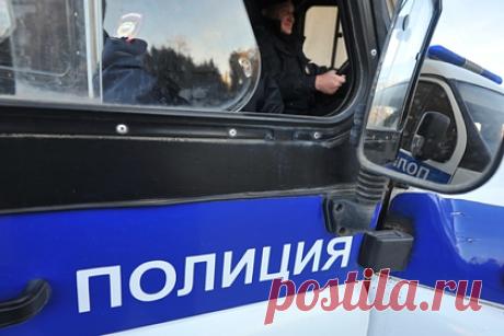 В подмосковном СНТ убили семью из трех человек. В Подмосковье возбуждено уголовное дело по статье 105 («Убийство») УК РФ. После пожара в частном доме в СНТ «Малахит», расположенном в Волоколамском районе, были найдены тела трех человек — двоих супругов и их 16-летней дочери. Ведутся оперативно-следственные мероприятия, назначен ряд экспертиз.