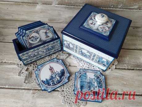 Кухонный  набор Гжель – купить на Ярмарке Мастеров – MEGS8RU | Кухонные наборы, Москва Кухонный  набор Гжель. в интернет-магазине на Ярмарке Мастеров. Кухонный набор Гжель.
В набор входит , подставки под чашки и короб-конфетница . Подставки под чашки Гжель это красивый и практичный аксессуар, который украсит Ваш стол и защитит его от порчи или не нужных вам пятен. Двухсторонние подставки под чашки декорированы в технике декупаж.