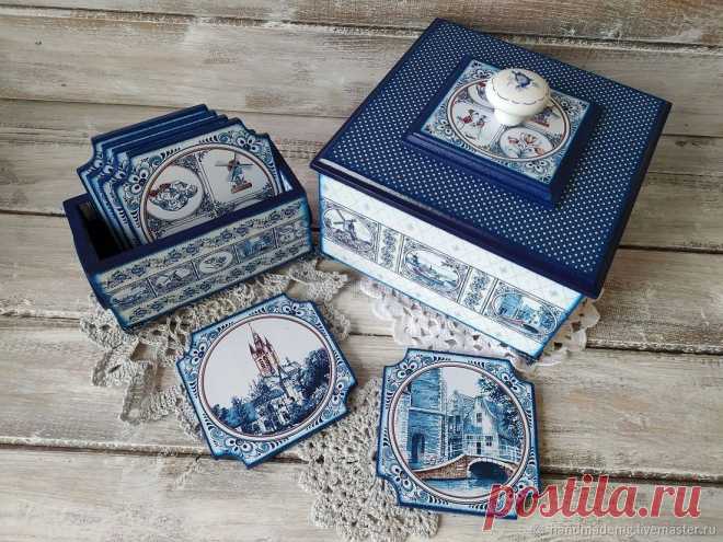 Кухонный  набор Гжель – купить на Ярмарке Мастеров – MEGS8RU | Кухонные наборы, Москва Кухонный  набор Гжель. в интернет-магазине на Ярмарке Мастеров. Кухонный набор Гжель.
В набор входит , подставки под чашки и короб-конфетница . Подставки под чашки Гжель это красивый и практичный аксессуар, который украсит Ваш стол и защитит его от порчи или не нужных вам пятен. Двухсторонние подставки под чашки декорированы в технике декупаж.