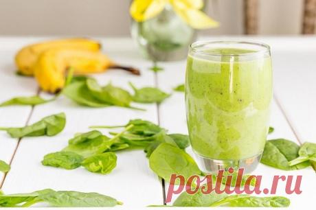 Шелковистый смузи с авокадо и бананом 

Если вы любите заменять какой-либо прием пищи (например, завтрак или перекус) смузи, то этот коктейль с авокадо и бананом придется вам по душе. Он очень питательный, шелковистый, в меру сладкий и очень полезный! Добавьте в него мяту, чтобы придать смузи свежести.

Ингредиенты:

1 банан (можно взять замороженный)
½ авокадо
Горсть листиков мяты
½ чашки воды
½ яблока
½ груши
1 ст.л. лимонного сока
Рецепт:

Очистите авокадо и банан. Наре...