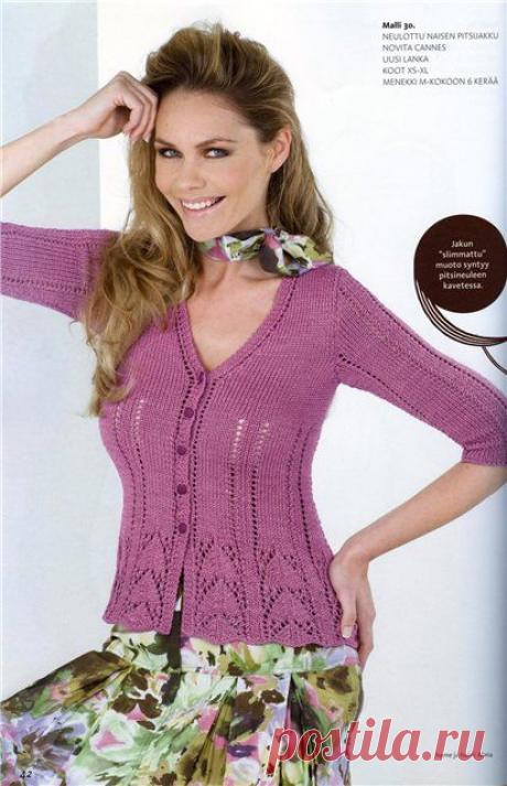 Сиреневая коротенькая кофточка.