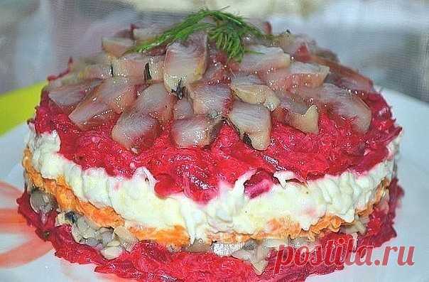 Салат с сельдью даже вкуснее, чем обычная и привычная нам 