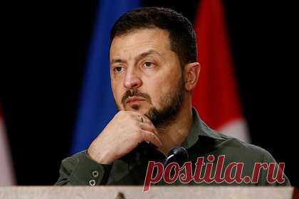 Зеленский ввел новое уголовное наказание на Украине. Президент Украины Владимир Зеленский подписал закон о введении нового вида уголовного наказания — пробационного надзора, предусматривающего по ряду правонарушений отказ от тюремного заключения. Как пояснили в министерстве юстиции, таким образом, некоторым категориям правонарушителей удастся избежать тюрьмы.