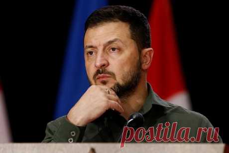 Зеленский ввел новое уголовное наказание на Украине. Президент Украины Владимир Зеленский подписал закон о введении нового вида уголовного наказания — пробационного надзора, предусматривающего по ряду правонарушений отказ от тюремного заключения. Как пояснили в министерстве юстиции, таким образом, некоторым категориям правонарушителей удастся избежать тюрьмы.