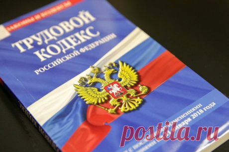Эксперт Орлов предложил увеличить отпуск до 35 дней работникам со стажем. Автор инициативы считает, что увеличенный отпуск должны предоставлять сотрудникам, имеющим более 30 лет трудового стажа.